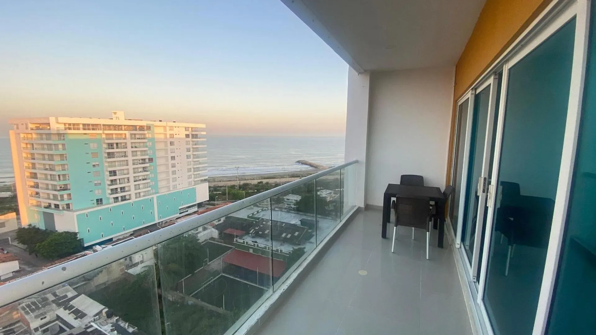 Apartamento En Cartagena Crespo Con Vista Al Mar Y Ciudad contacts